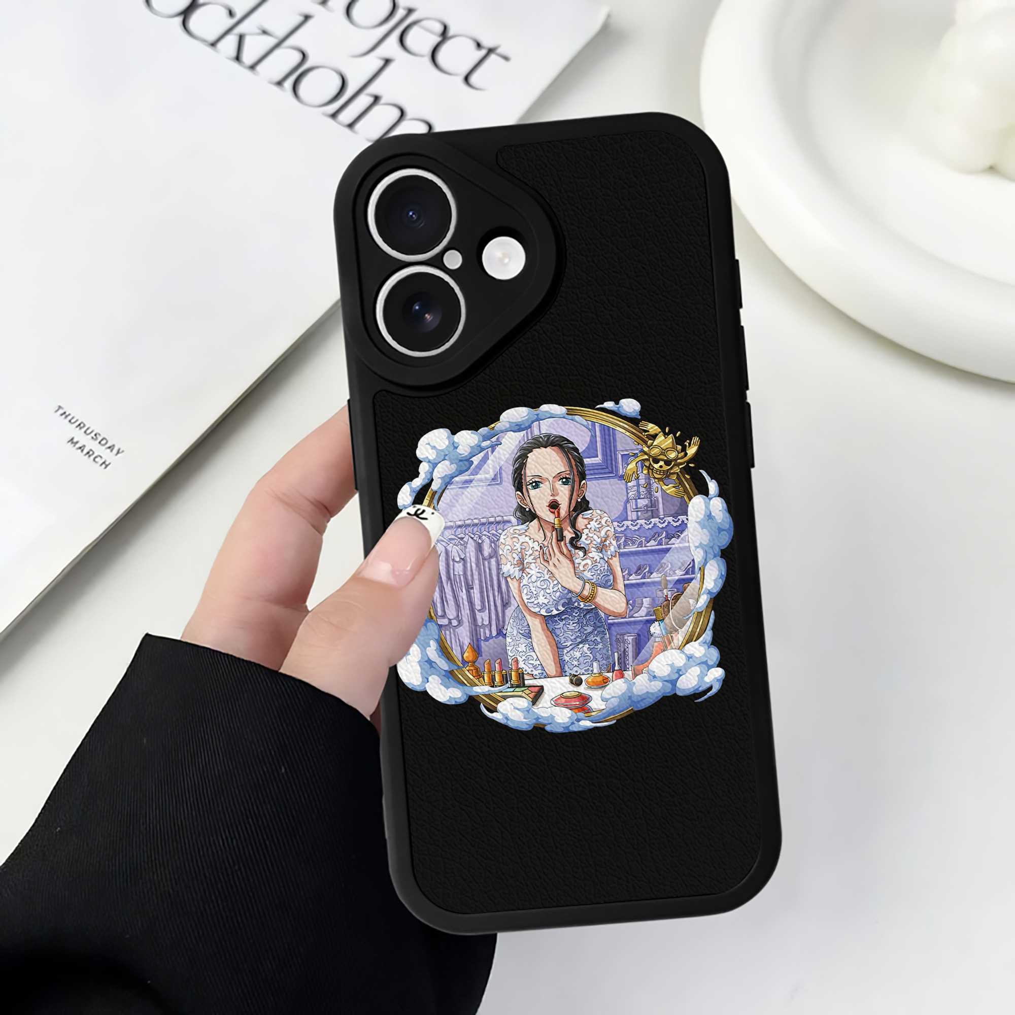 （画像用） ワンピース ニコ・ロビン ONE PIECE Nico Robin 【iPhone 16シリーズ対応】シリコンスマホケース（レザー調） 材質：シリコン